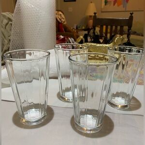 4 vintage Libbey tall glasses. In beautiful condition. Very shiny. Look new. EUC